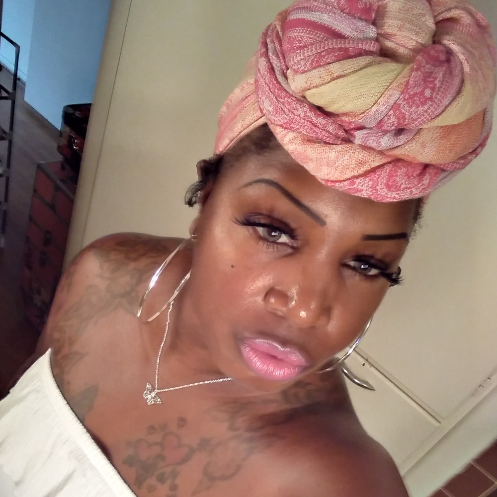Meet your Posher, Latosha